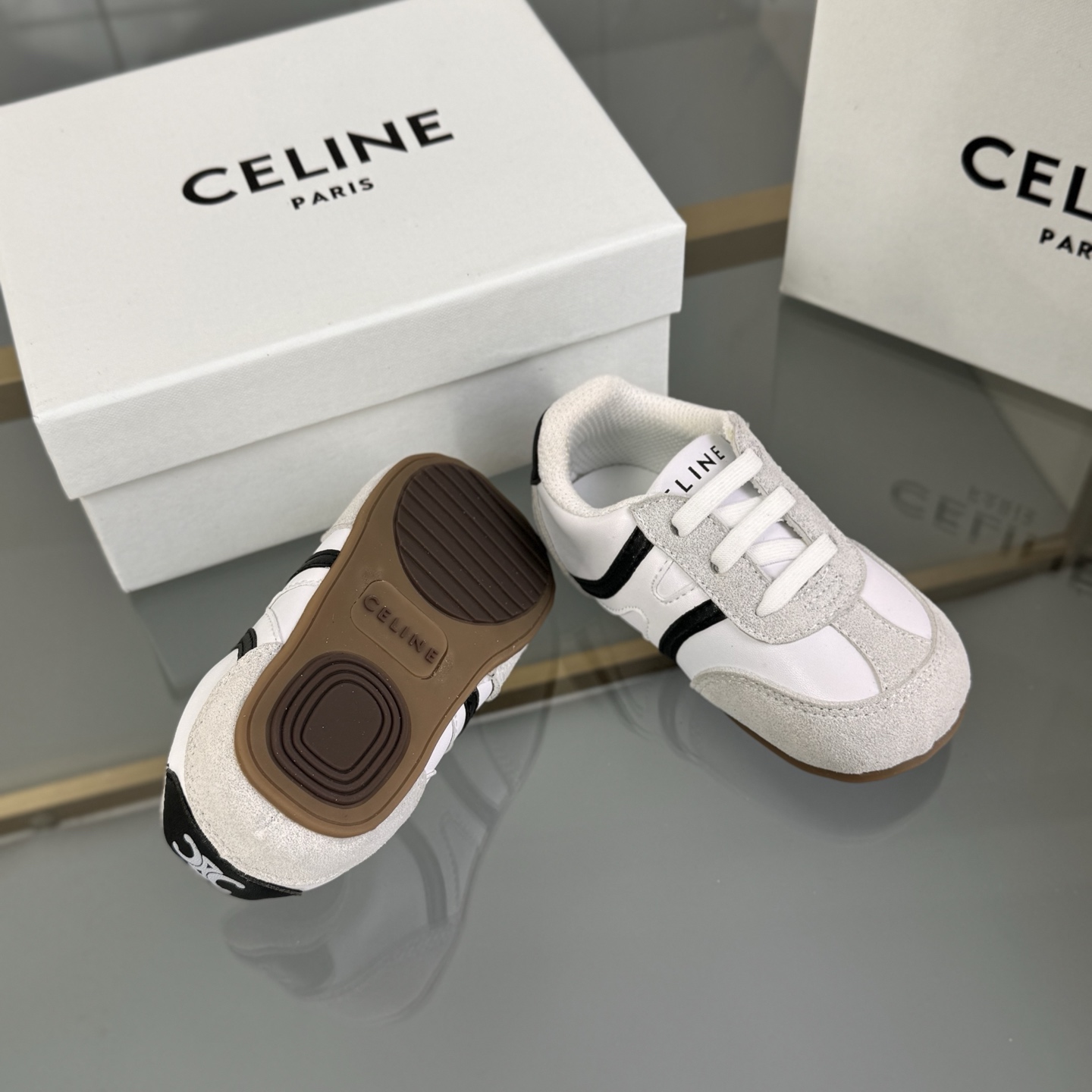 Children's shoes child